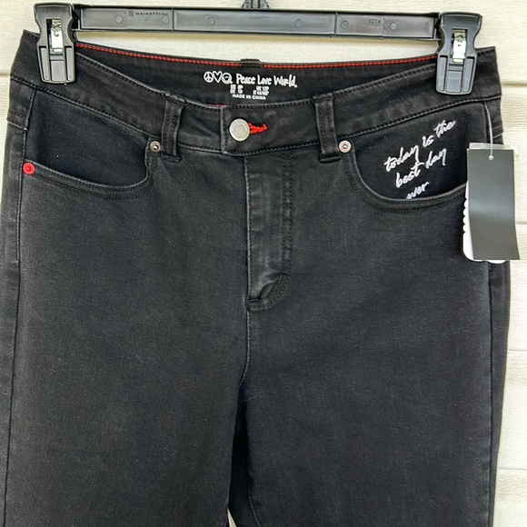 Peace Love World Jeans - Picture 2 of 7